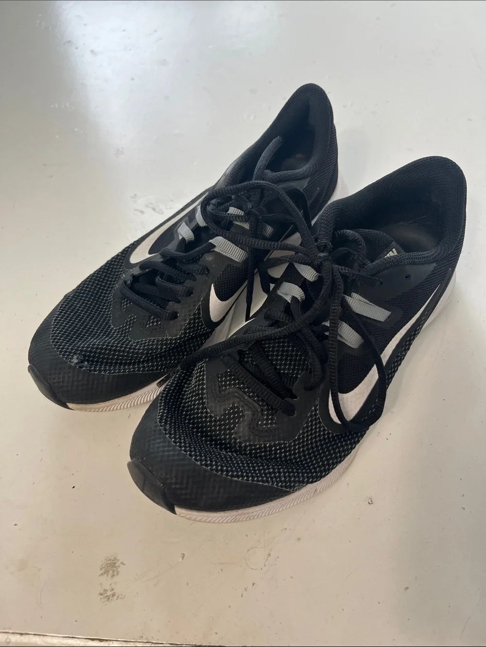Nike Sz 6Y Black and White Downshifter Athletic Tie Up Tennis Shoes